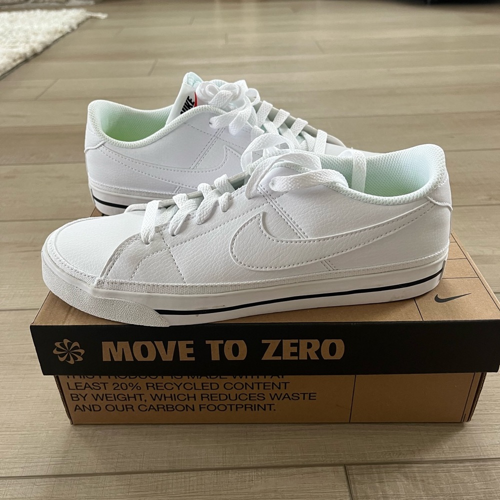 Womens Nike Court Legacy NN.